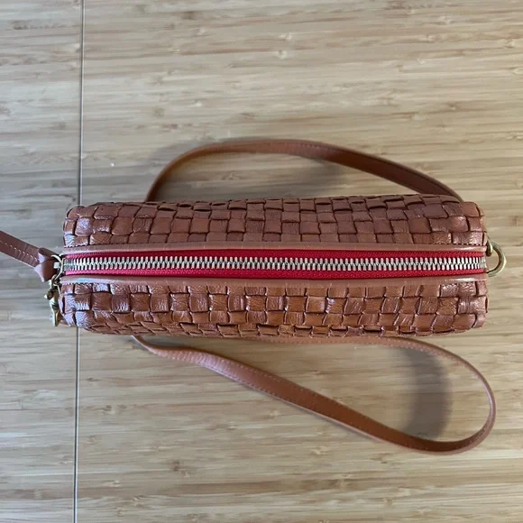 Clare V midi sac Woven Leather Crossbody Bag in Cognac Brown - Picture 2 of 2